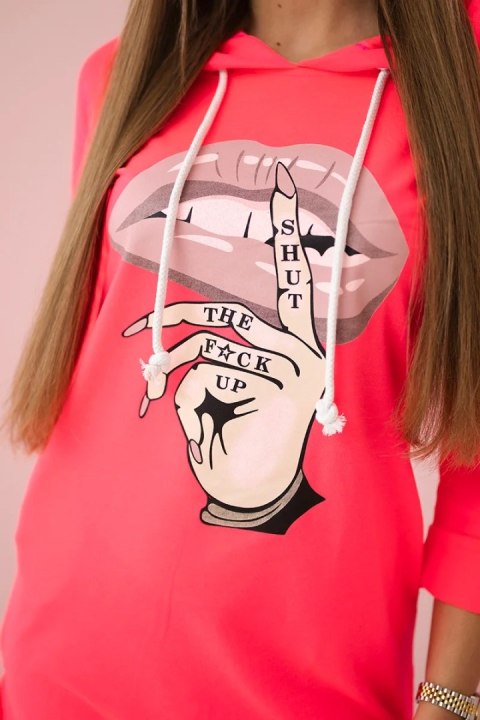 Sukienka z dłuższym tyłem i kolorowym nadrukiem różowy neon