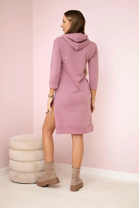 Sukienka z dłuższym tyłem i kolorowym nadrukiem ciemny różowy