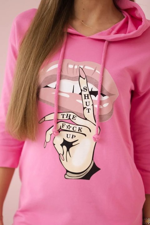 Sukienka z dłuższym tyłem i kolorowym nadrukiem jasno różowa