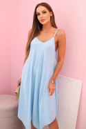 Sukienka damska na ramiączkach rozkloszowana z asymetrycznym dołem niebieska