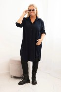 Sukienka damska koszulowa Plus Size z dłuższym tyłem i podwijanym rękawem granatowa