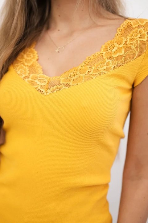 Bluzka z koronkowym dekoltem musztardowa