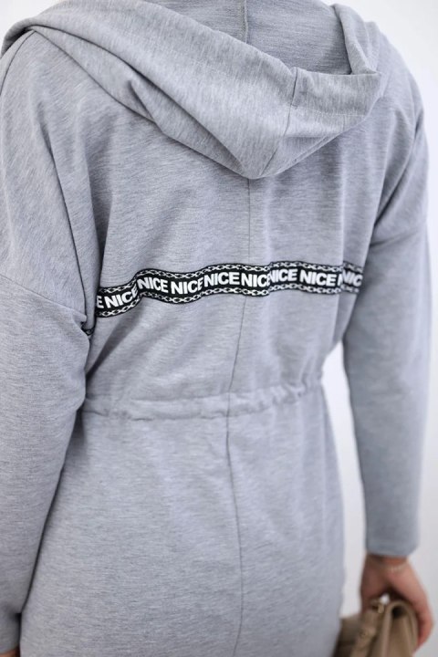 Narzutka z dłuższym tyłem szara