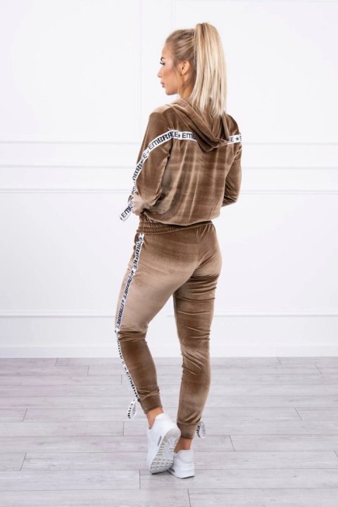 Komplet welurowy z ozdobnymi taśmami brązowy