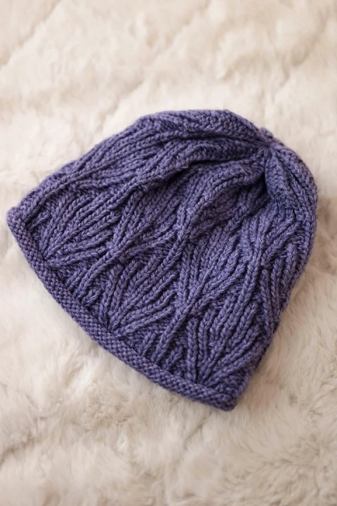 Czapka damska Liście K245 fioletowa