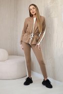 Komplet damski bawełniany z lampasem i ściągaczami camelowy