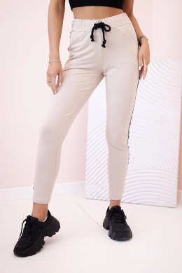 Spodnie damskie dresowe z lampasem i wiązaniem w pasie beżowe