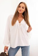 Bluzka damska z wiskozą z marszczonym dekoltem i ozdobą biała