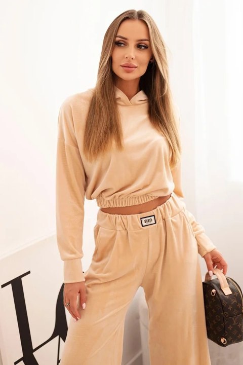 Komplet dresowy damska z weluru z szerokimi nogawkami i bluzą z kapturem beżowy
