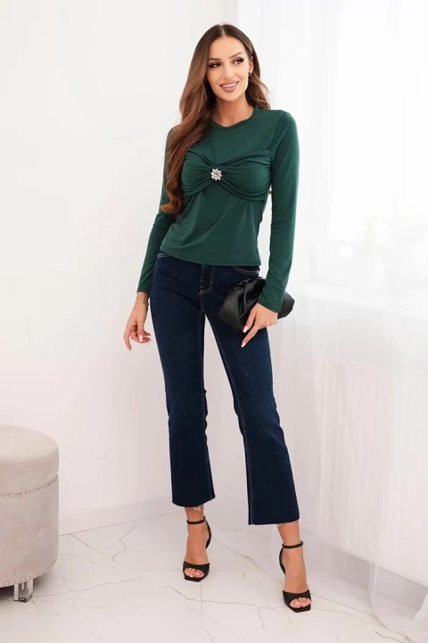 Bluzka damska z wiskozy dopasowana z drapowaniem i broszką ciemno zielona