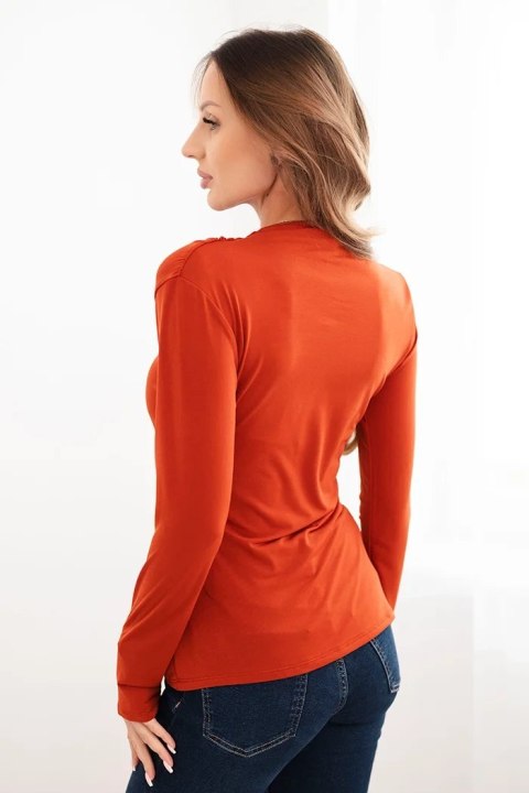 Bluzka damska z wiskozy z marszczeniem i ozdobną klamrą ruda