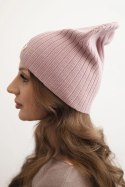 Czapka damska prążkowana z ozdobnym guzikiem z dodatkiem wiskozy i modalu ciemno różowa