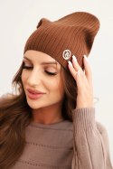 Czapka damska prążkowana z ozdobnym guzikiem z dodatkiem wiskozy i modalu jasno brązowa