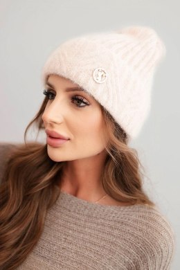 Czapka damska zimowa z puszystej dzianiny i z eleganckim guzikiem jasno pudrowy róż