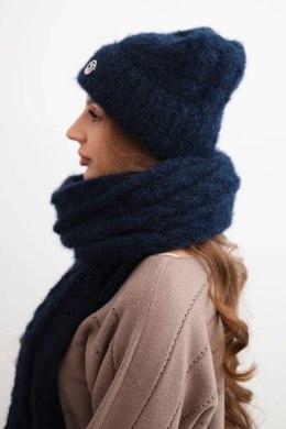 Komplet damski czapka i szalik prążkowany z ozdobą granatowy