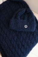 Komplet damski czapka i szalik prążkowany z ozdobą granatowy