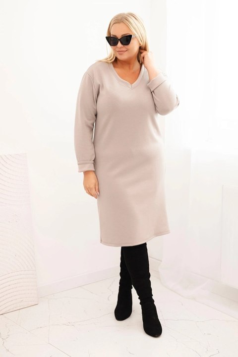 Sukienka damska Plus Size masełkowa z dekoltem V i rękawem ciemno beżowa