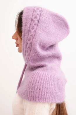 Czapka kaptur damski z wiązaniem i warkoczowym splotem jasno fioletowa