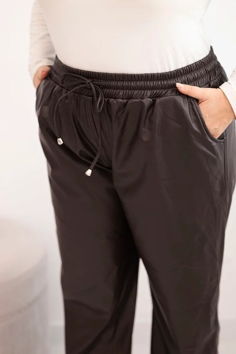 Spodnie damskie Plus Size ocieplane z ekoskóry z wysokim stanem brązowe