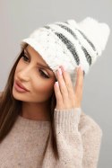 Czapka damska zimowa dzianinowa z pomponem i warkoczowym splotem K466 ecru