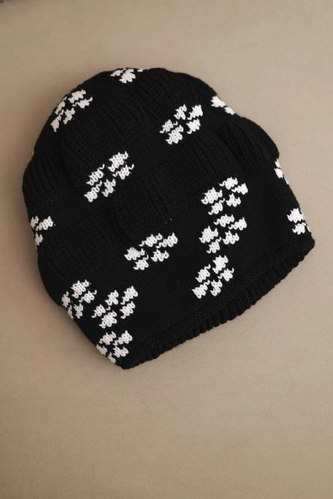 Czapka damska zimowa dzianinowa z wzorem śnieżynek K463 czarna
