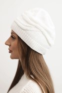 Czapka damska zimowa wełniana z ozdobnym splotem K429 biała