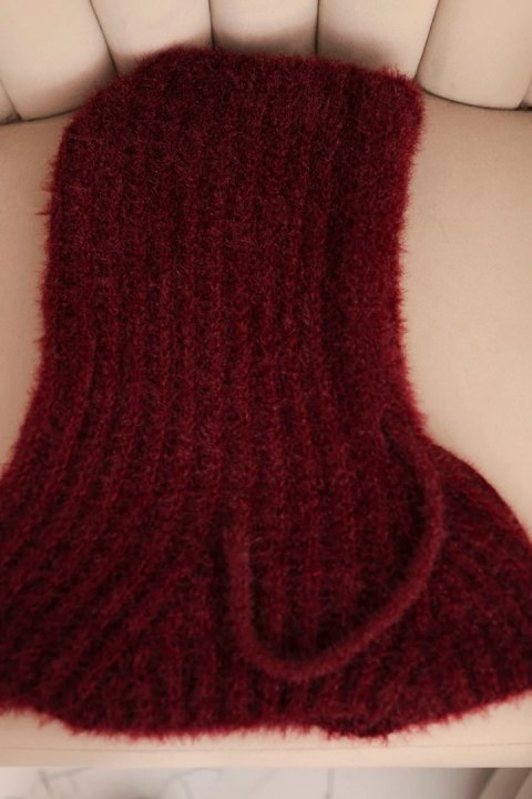 Czapka kaptur damski z delikatnym splotem z troczkami bordowy