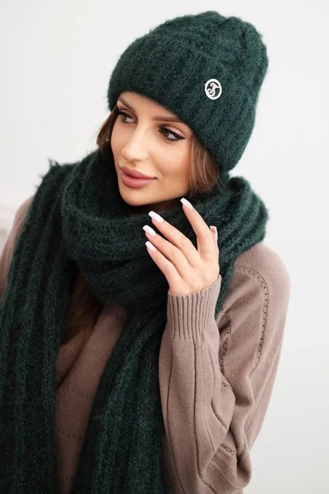 Komplet damski czapka i szalik prążkowany z ozdobą ciemno zielony