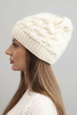 Czapka damska zimowa wełniany z ozdobnym splotem K430 beżowa