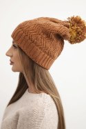 Czapka damska zimowa z wełną w ozdobny splot z pomponem K467 brązowa