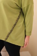 Bluzka damska Plus Size bawełniana z podwijanym rękawem i lampasem w panterkę oliwkowy