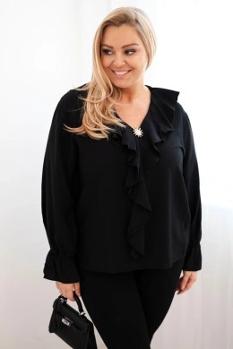 Bluzka damska wiskozowa Plus Size z falbaną i ozdobną broszką czarna