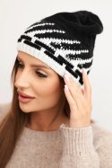 Czapka damska zimowa wełniana z geometrycznym wzorem i dżetami K469 czarna