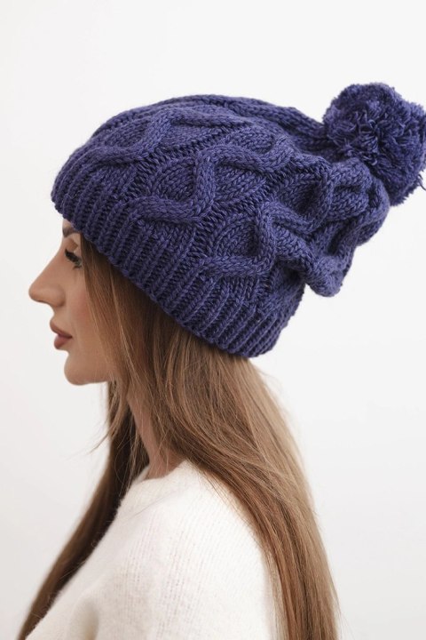 Czapka damska zimowa wełniana z grubym warkoczowym splotem K458 fioletowa