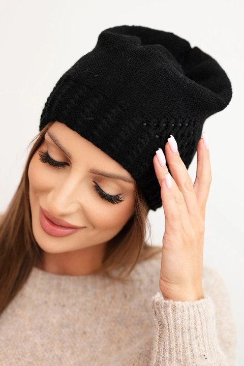 Czapka damska zimowa wełniana z ozdobnym splotem i dżetami K449 czarna