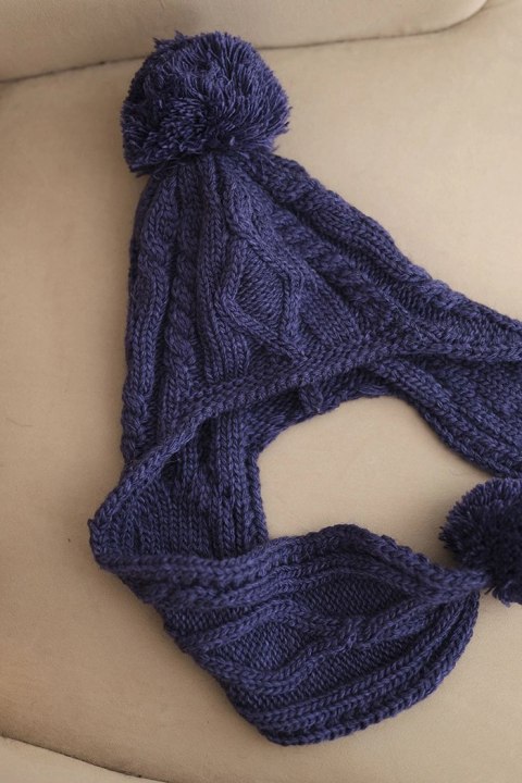 Czapka damska zimowa wełniana z pomponami i przedłużanymi bokami K448 fioletowa