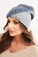 Czapka damska zimowa z puszystej dzianiny z ozdobną aplikacją grafitowy + szary