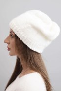 Czapka damska zimowa z uszkami i prążkowanym splotem K440 biała