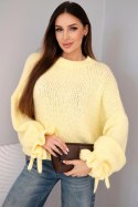 Sweter damski z dodatkiem moheru z grubym splotem i ozdobnymi rękawami żółty