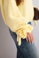 Sweter damski z dodatkiem moheru z grubym splotem i ozdobnymi rękawami żółty