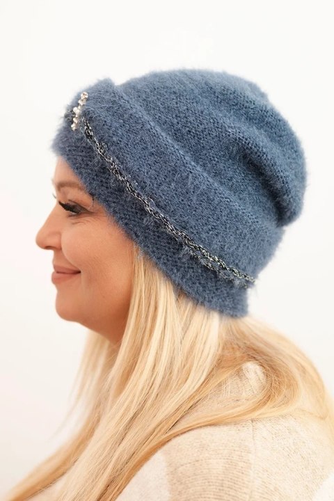 Czapka damska zimowa puszysta z perełkami i ozdobnym splotem jeansowa
