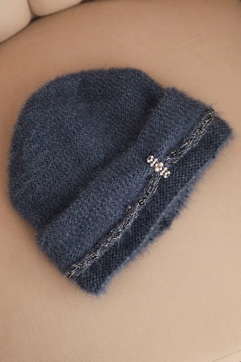 Czapka damska zimowa puszysta z perełkami i ozdobnym splotem jeansowa