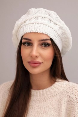 Czapka damska zimowa wełniana o luźnym fasonie i ozdobnym splocie K378 biała