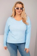 Bluzka damska Plus Size przecierana z dekoltem V i dłuższym tyłem niebieska