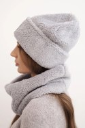 Komplet damski polarowy czapka i komin z ozdobną naszywką szary